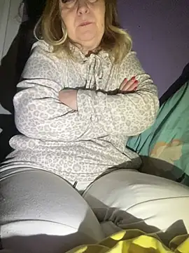 Irina2909xh online show from February 5, 2026, 4:52 am