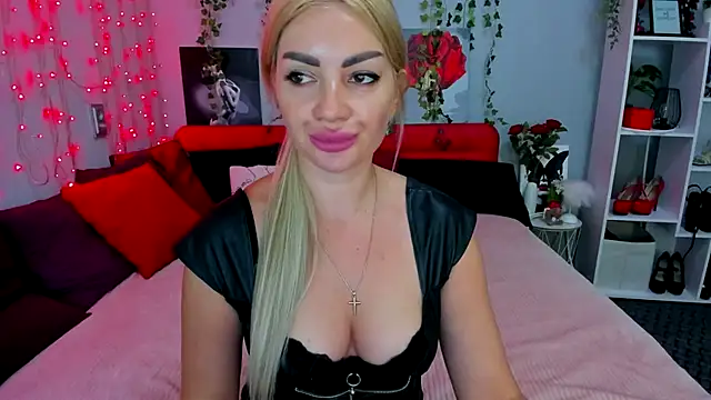 LunaBellucci online show from September 28, 2025, 7:59 am