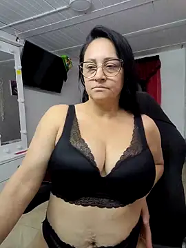 Ameliarizo online show from April 7, 2026, 3:36 pm