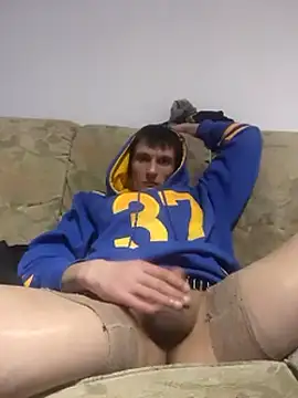 Snapshot of maciej chatting on December 16, 2024, 10:03 pm maciej online show from December 16, 2024, 10:03 pm