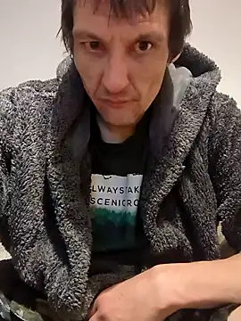 Snapshot of maciej chatting on December 5, 2024, 12:25 am maciej online show from December 5, 2024, 12:25 am