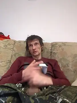 Snapshot of maciej chatting on February 17, 2025, 10:38 pm maciej online show from February 17, 2025, 10:38 pm
