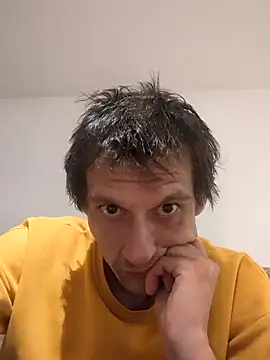 Snapshot of maciej chatting on September 22, 2025, 10:49 pm maciej online show from September 22, 2025, 10:49 pm