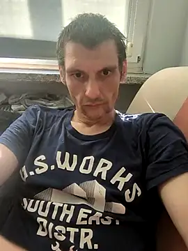 Snapshot of maciej chatting on June 26, 2026, 4:35 pm maciej online show from June 26, 2026, 4:35 pm
