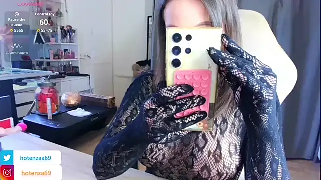 Hotenza69 online show from October 30, 2025, 3:31 pm