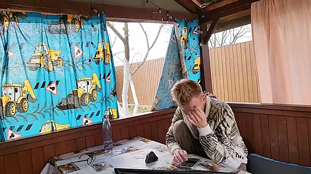 Vuitton online show from March 27, 2026, 9:43 am