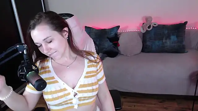 Snapshot of LizaSexy20 chatting on February 1, 2025, 10:23 pm LizaSexy20 online show from February 1, 2025, 10:23 pm