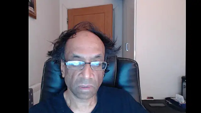 Snapshot of rauncher1 chatting on June 26, 2026, 9:15 am rauncher1 online show from June 26, 2026, 9:15 am