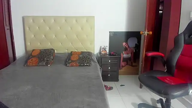 Snapshot of LUISSA_ chatting on February 16, 2025, 12:43 pm LUISSA online show from February 16, 2025, 12:43 pm