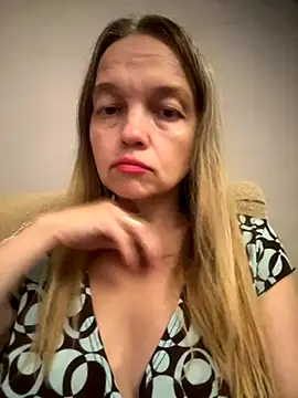 Susanel online show from September 15, 2025, 4:40 pm