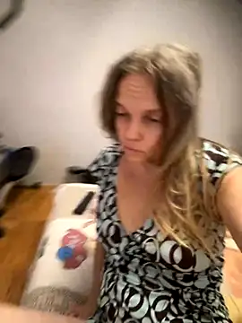 Susanel online show from September 21, 2025, 8:36 pm