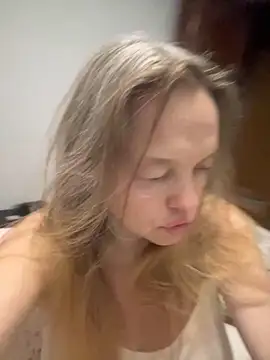 Susanel online show from November 23, 2025, 2:10 am