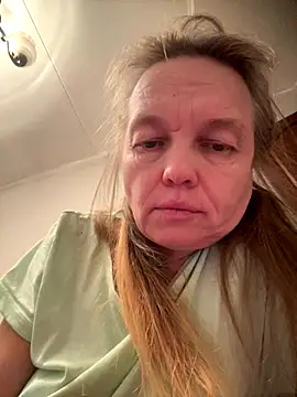 Snapshot of Susanel chatting on December 19, 2025, 5:48 pm Susanel online show from December 19, 2025, 5:48 pm