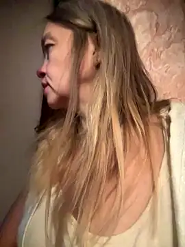 Susanel online show from October 18, 2025, 10:06 am