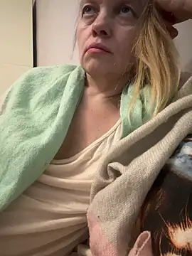 Snapshot of Susanel chatting on January 17, 2026, 10:13 pm Susanel online show from January 17, 2026, 10:13 pm