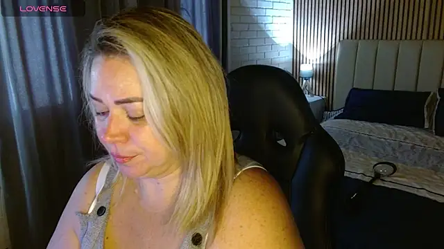 bella savati online show from December 4, 2025, 4:39 pm