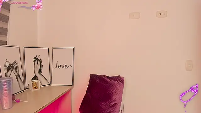 Snapshot of Andreamorreti chatting on February 24, 2025, 1:21 pm Andreamorreti online show from February 24, 2025, 1:21 pm