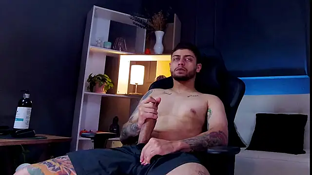 Snapshot of alessandro_duty chatting on October 15, 2025, 1:59 am alessandro duty online show from October 15, 2025, 1:59 am