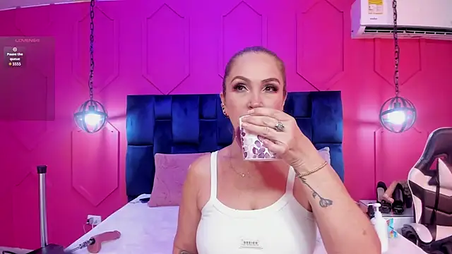 chantall1375 online show from September 13, 2025, 11:43 am