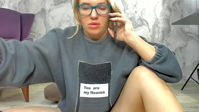 Snapshot of succubus chatting on October 1, 2025, 6:56 pm succubus online show from October 1, 2025, 6:56 pm