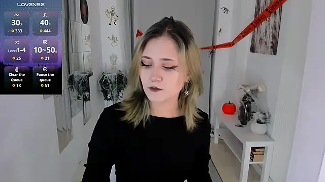 Snapshot of Alexa_Lexi_ chatting on October 28, 2025, 3:44 pm Alexa Lexi online show from October 28, 2025, 3:44 pm