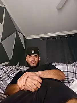 gardy8585 online show from December 8, 2024, 2:09 pm