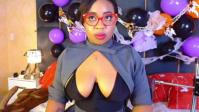 CaseyMoon online show from October 25, 2025, 12:50 pm