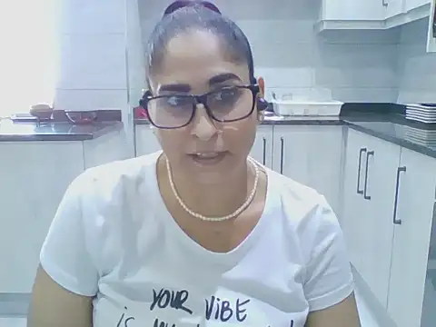 Snapshot of Indiankushy chatting on June 23, 2026, 2:15 pm Indiankushy online show from June 23, 2026, 2:15 pm