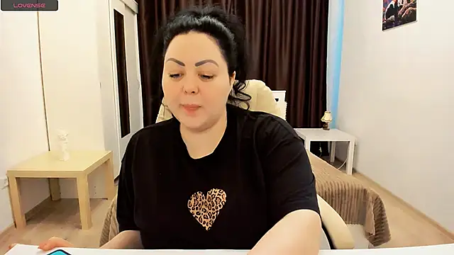 Snapshot of Nina_Hopper chatting on January 31, 2025, 12:07 pm Nina Hopper online show from January 31, 2025, 12:07 pm