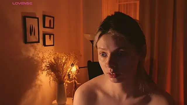 Snapshot of MelodyKey chatting on December 23, 2024, 7:09 pm MelodyKey online show from December 23, 2024, 7:09 pm