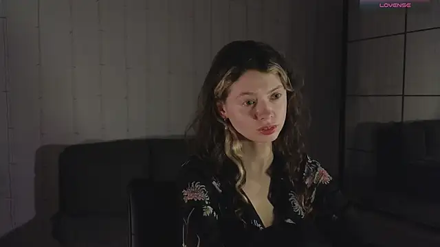 Snapshot of MelodyKey chatting on March 18, 2025, 3:55 pm MelodyKey online show from March 18, 2025, 3:55 pm