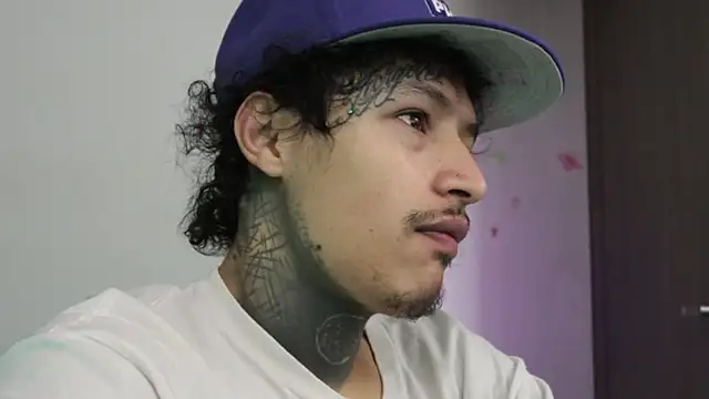 Snapshot of trieone chatting on December 19, 2025, 1:13 pm trieone online show from December 19, 2025, 1:13 pm