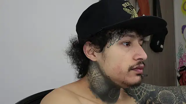 Snapshot of trieone chatting on February 28, 2026, 2:17 pm trieone online show from February 28, 2026, 2:17 pm