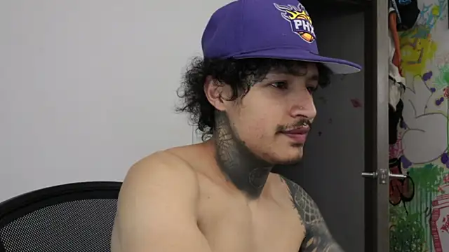 Snapshot of trieone chatting on February 18, 2026, 1:47 am trieone online show from February 18, 2026, 1:47 am