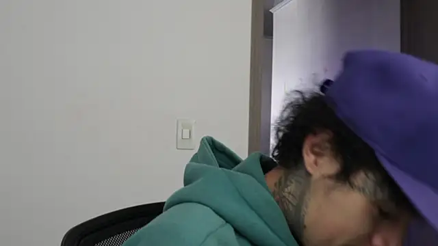 Snapshot of trieone chatting on January 12, 2026, 1:51 pm trieone online show from January 12, 2026, 1:51 pm