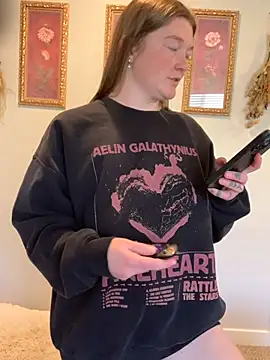 Snapshot of PussiesnCream_ chatting on February 5, 2026, 5:09 pm PussiesnCream online show from February 5, 2026, 5:09 pm