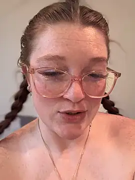 Snapshot of PussiesnCream_ chatting on February 25, 2025, 8:21 pm PussiesnCream online show from February 25, 2025, 8:21 pm