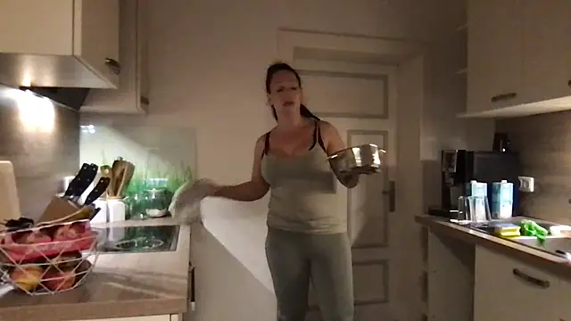 Snapshot of Viola_Beck chatting on November 10, 2025, 5:29 pm Viola Beck online show from November 10, 2025, 5:29 pm