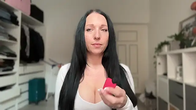 Snapshot of Viola_Beck chatting on February 24, 2026, 8:59 am Viola Beck online show from February 24, 2026, 8:59 am