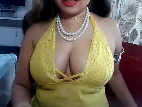 Snapshot of yourradhika chatting on March 6, 2025, 6:52 am yourradhika online show from March 6, 2025, 6:52 am