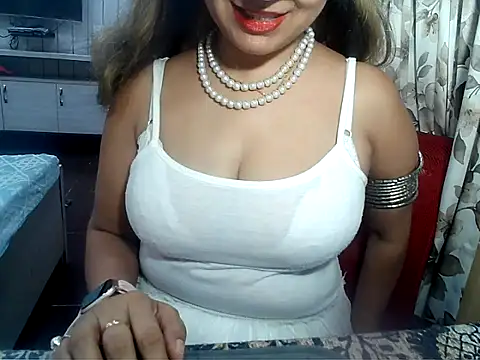 Snapshot of yourradhika chatting on March 10, 2025, 6:23 pm yourradhika online show from March 10, 2025, 6:23 pm