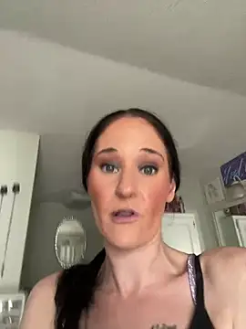 Snapshot of lolabunny9 chatting on February 7, 2025, 4:24 pm lolabunny9 online show from February 7, 2025, 4:24 pm