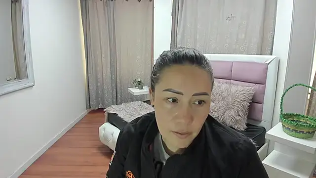 Snapshot of gaby_trent chatting on June 18, 2026, 4:12 pm gaby trent online show from June 18, 2026, 4:12 pm
