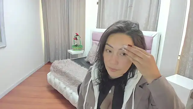 Snapshot of gaby_trent chatting on July 18, 2026, 3:42 pm gaby trent online show from July 18, 2026, 3:42 pm