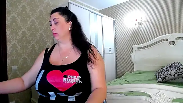 Snapshot of Evelyn_Shy chatting on September 23, 2025, 6:20 am Evelyn Shy online show from September 23, 2025, 6:20 am