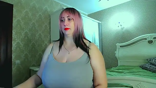 Snapshot of Evelyn_Shy chatting on February 18, 2025, 7:10 am Evelyn Shy online show from February 18, 2025, 7:10 am