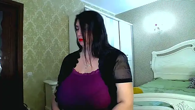 Snapshot of Evelyn_Shy chatting on February 20, 2025, 10:16 am Evelyn Shy online show from February 20, 2025, 10:16 am