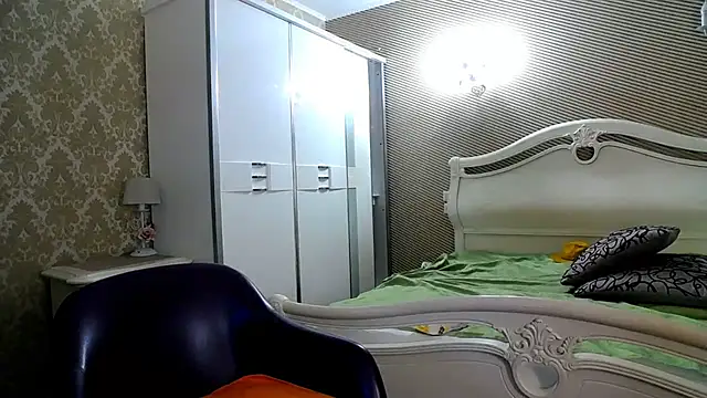 Snapshot of Evelyn_Shy chatting on February 14, 2025, 1:08 pm Evelyn Shy online show from February 14, 2025, 1:08 pm
