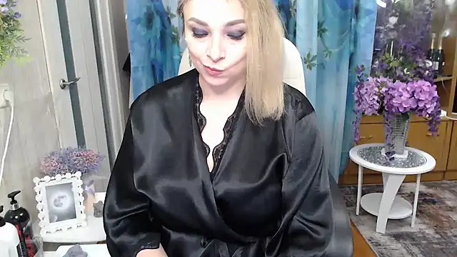 Snapshot of Mika_Passion chatting on November 13, 2025, 8:29 am Mika Passion online show from November 13, 2025, 8:29 am