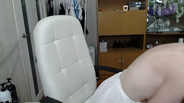 Snapshot of Mika_Passion chatting on February 1, 2025, 3:50 pm Mika Passion online show from February 1, 2025, 3:50 pm